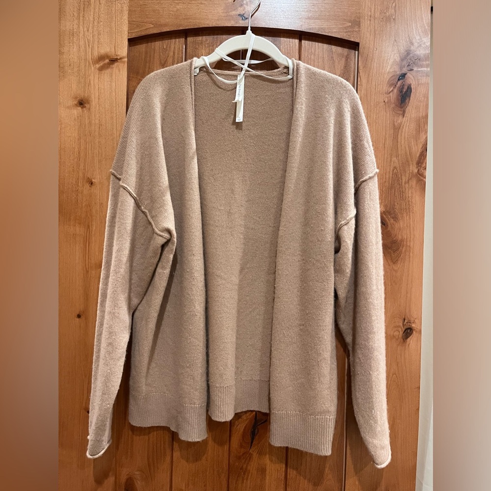 Aritzia (The Group Babaton) 100% cashmere Cardigan